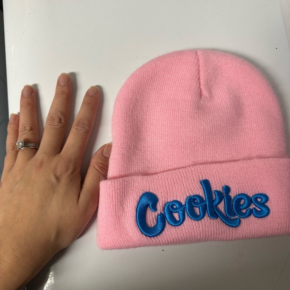 pink Cookies knit beanie with a blue embroidered logo - Picture 4 of 4